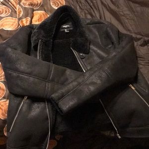 Forever 21 Men’s black Fur Faux leather jacket (L)